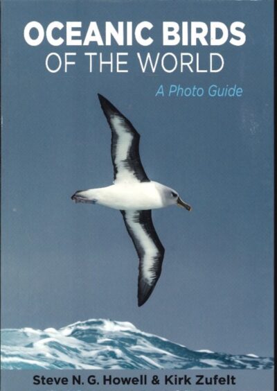 OCEANIC BIRDS OF THE WORLD. A PHOTO GUIDE